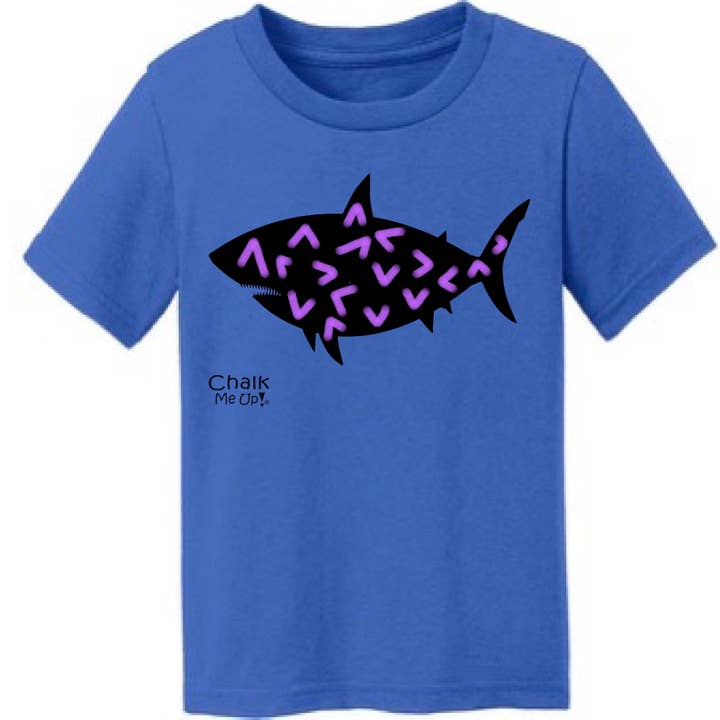 T-shirt en forme de requin pour tout-petits avec lot de 6 craies pour la vente par Chalk Me Up
