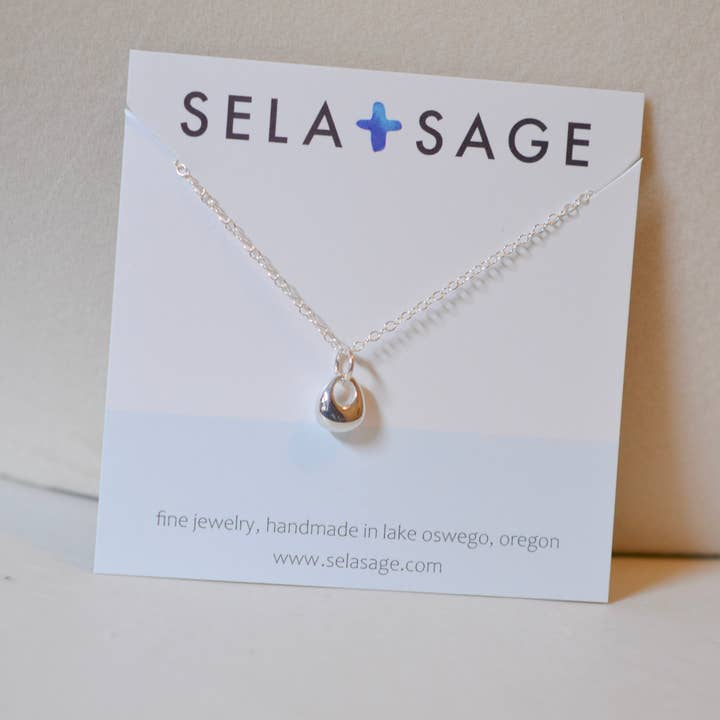 Dimensionel Dråbeformet Vedhæng Halskæde, Åben Sten i Sølv for engroshandel hos Sela+Sage