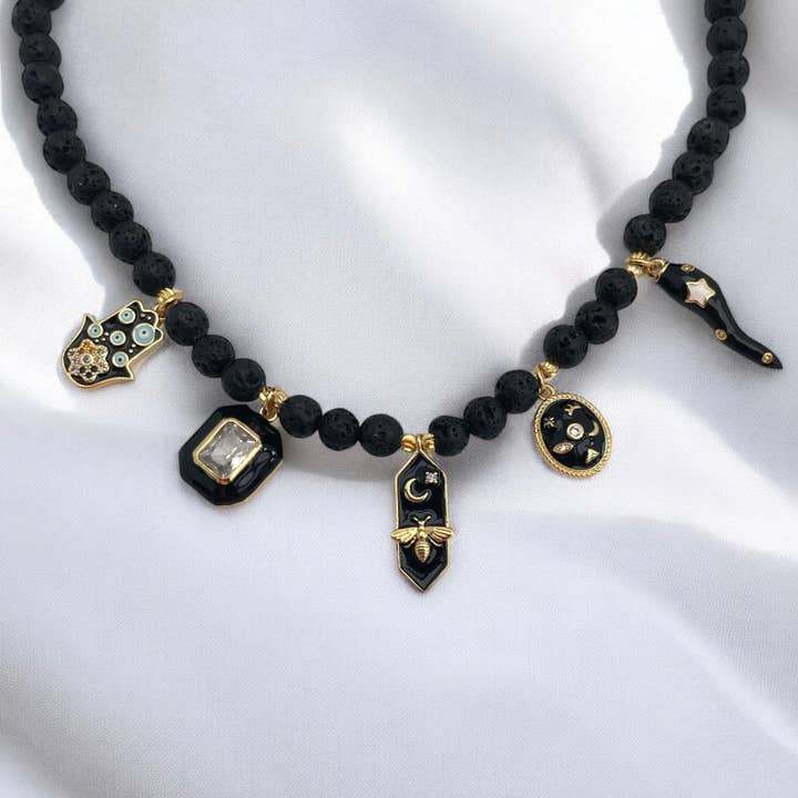 ELGI Halskette aus schwarzer Lavaperle mit 5 Anhängern für den Großhandel von Huracan