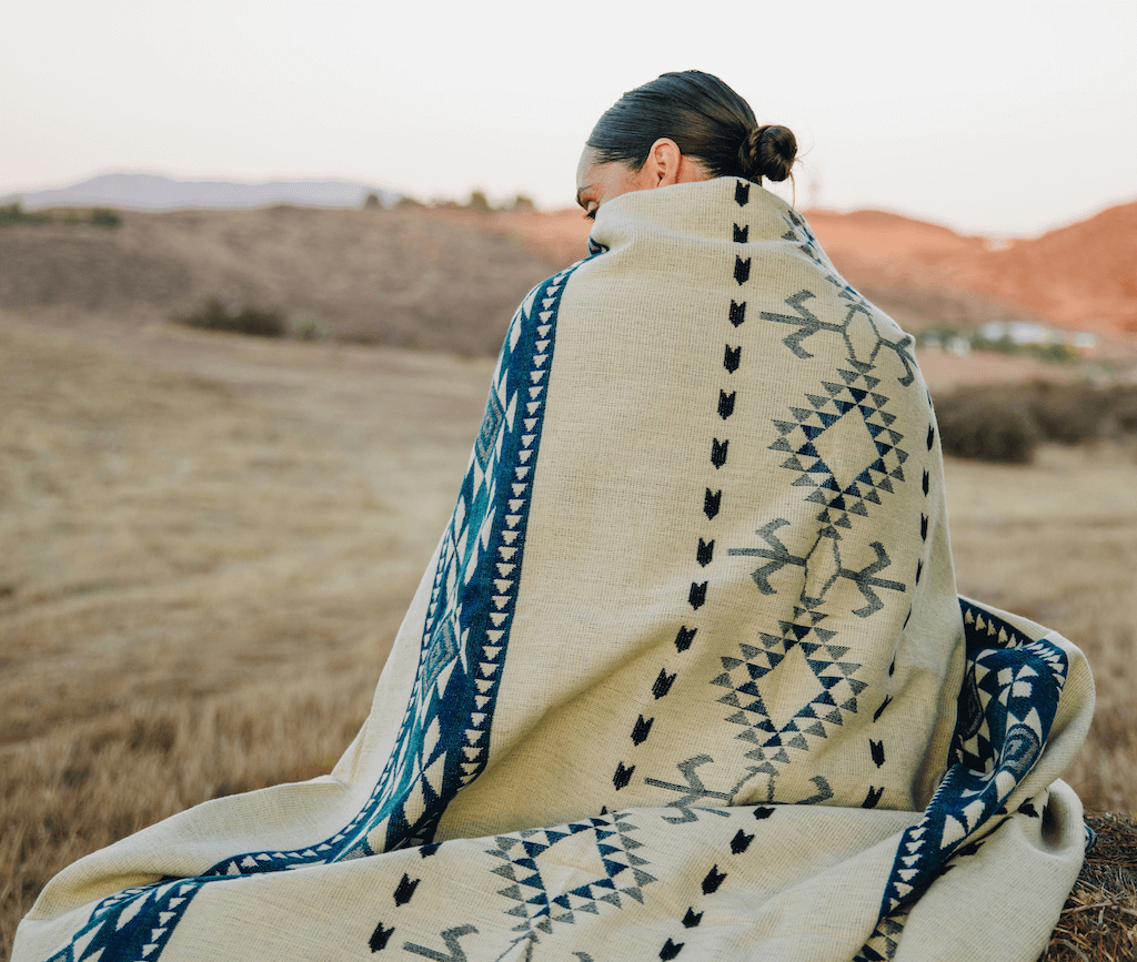 Los Andes Shop - Wholesale Bedding Blanket - Turquoise and Cream Native Pattern Queen Blanket Blues1