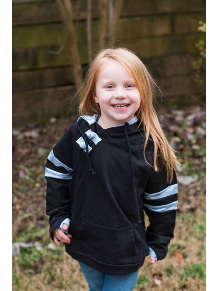 Rogue Society Apparel®️ – Großhandel Hoodie – Damen – Varsity Camo Hoodie jetzt für Kinder erhältlich!14