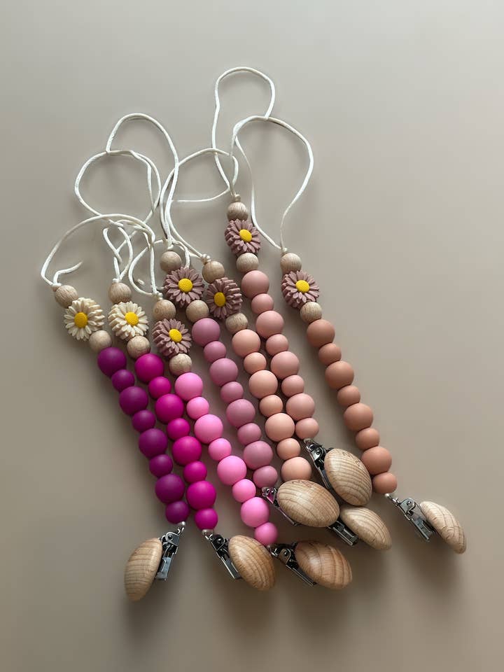 LIMITED EDITION Daisy Grande Pacifier Clip for wholesale by Three Hearts & Co./EMO & CO.