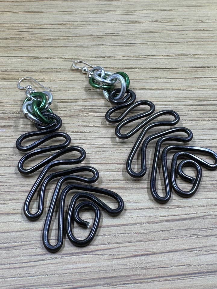 Philadelphia Eagles Øreringe Abstrakt Anodiseret Aluminiumstråd med Sterling Sølv Ørekrog for engroshandel hos Jewelry With Me