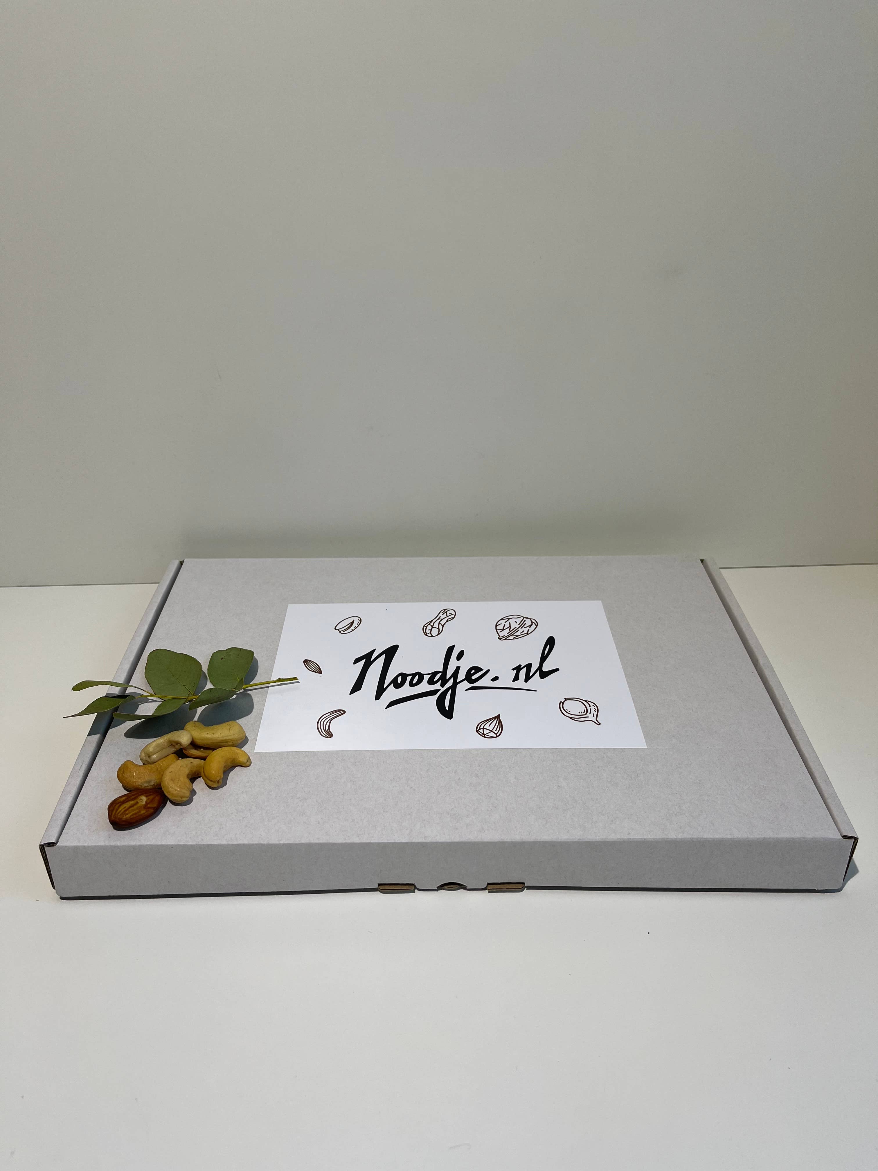 Boxprojects - Wholesale Nuts - GiftBox Weekend mix 500 grams0