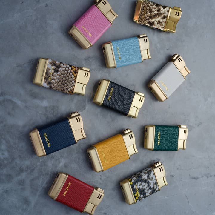 Rogue Paq - Venta al por mayor Encendedor - Encendedores de Tono Dorado Recargables en Piel Vegana de Lagarto y Serpiente14