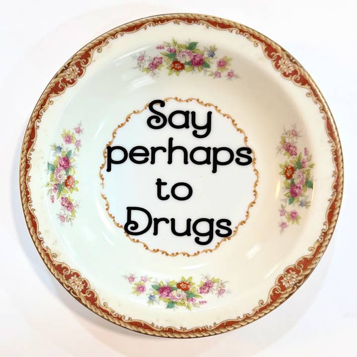 Piatti Vintage con Parolacce - "dici forse alle droghe" per la vendita all'ingrosso da parte di Un Peche Mignon