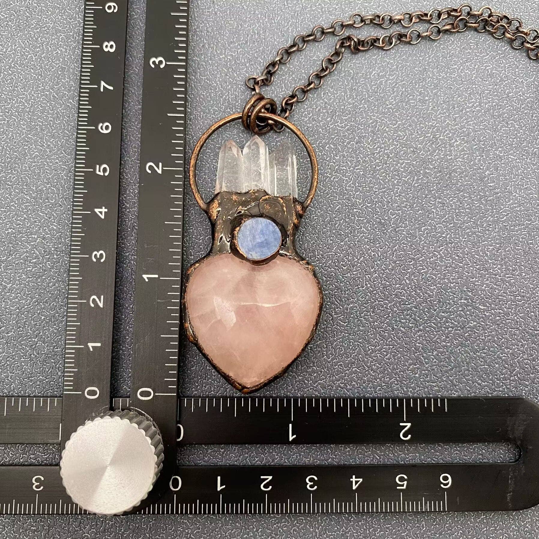 Mio Queena - Wholesale Spirituele steen/kristal - Driekleurige halsketting met hartvormige bedeltjes van natuursteen - CS3