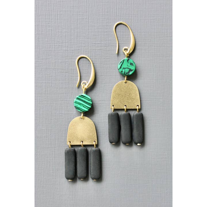David Aubrey Jewelry – Engroshandel Hængeøreringe og creoløreringe – JLTE48 malakit og sort glas øreringe