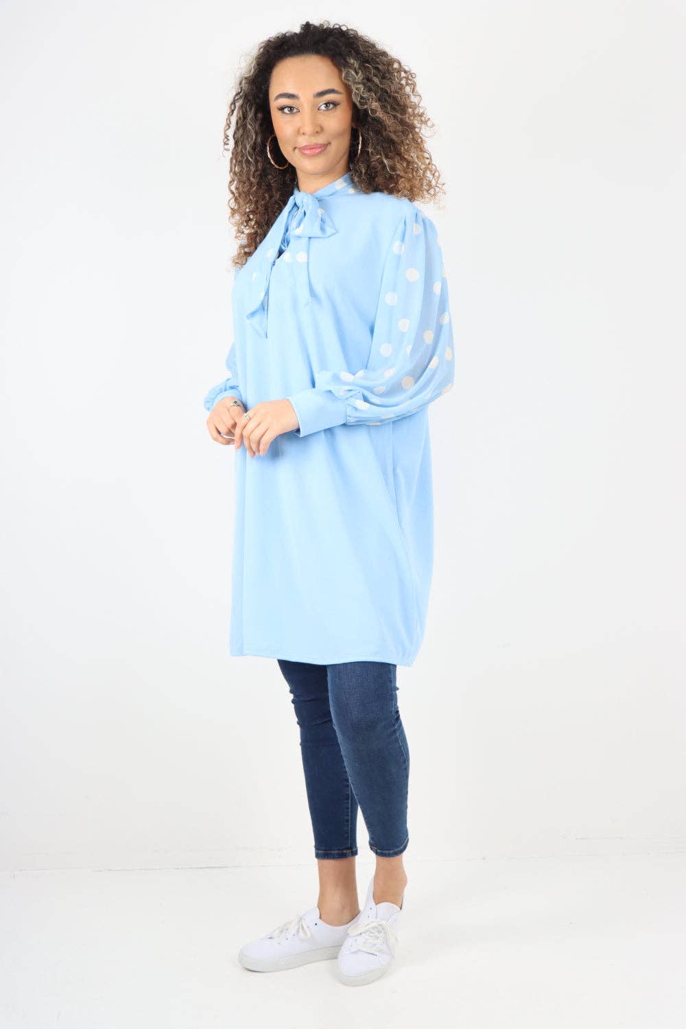 Miss Bold – Engroshandel Tunika - Dame – Italiensk Polka Dot Print Pussy Bow Langærmet Tunika Skjorte4