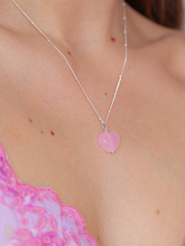 Collier Charm Cœur d'Amour pour la vente par Picnic Blanket