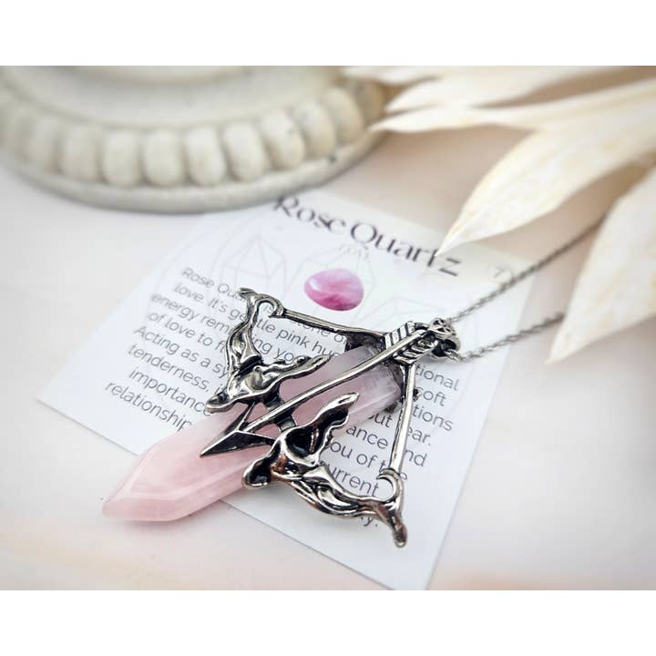 Colar de Pedras Gemosas em Arco e Flecha - Quartzo Rosa/Amor por atacado de WonderLight Jewelry