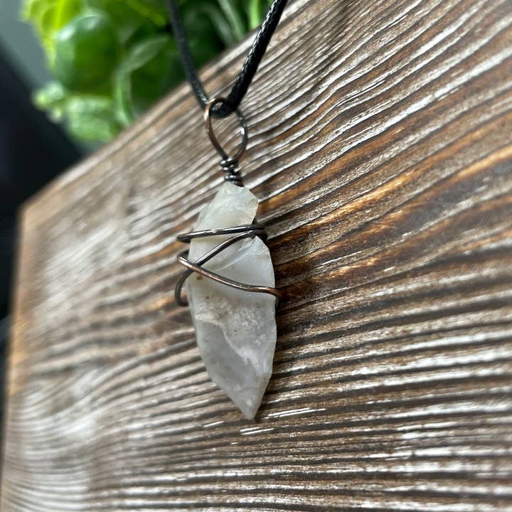 Handmade by Marlayna - Vendita all'ingrosso Collana con ciondolo/pendaglio - Pendente con punta di freccia avvolta3