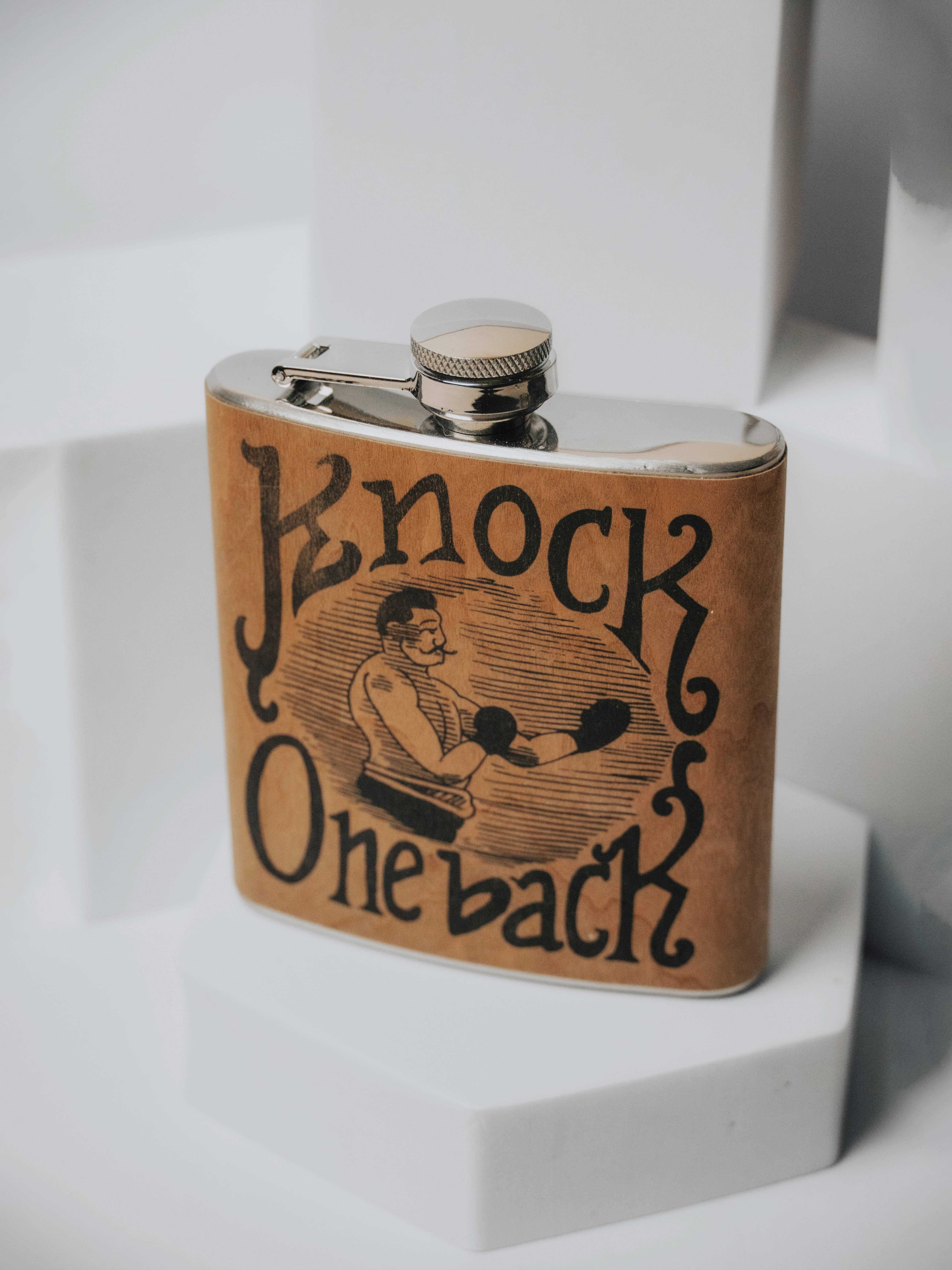 Spitfire Girl – Engroshandel Lommelærke – Trækolbe 6oz - Knock One Back2