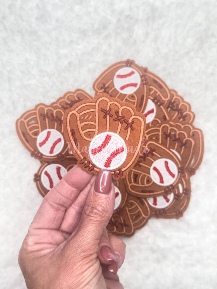 Baseball i handske strygemærke med broderi for engroshandel hos Magen Made Designs