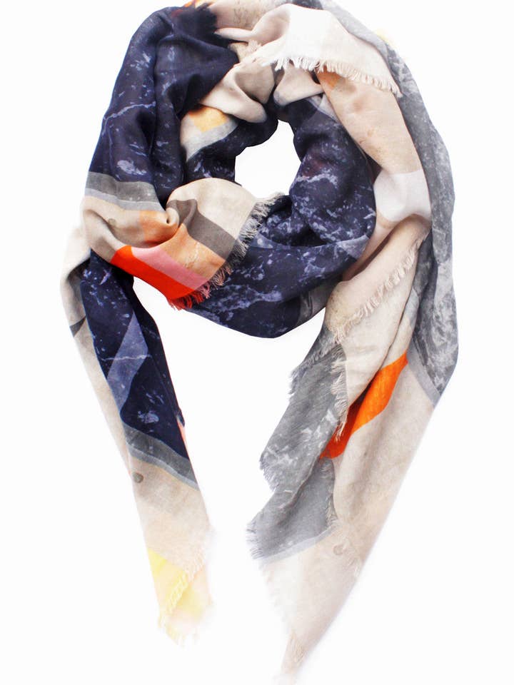 Grand carré en soie « Seaside Stripes » 140x140cm pour la vente par EditionMichel