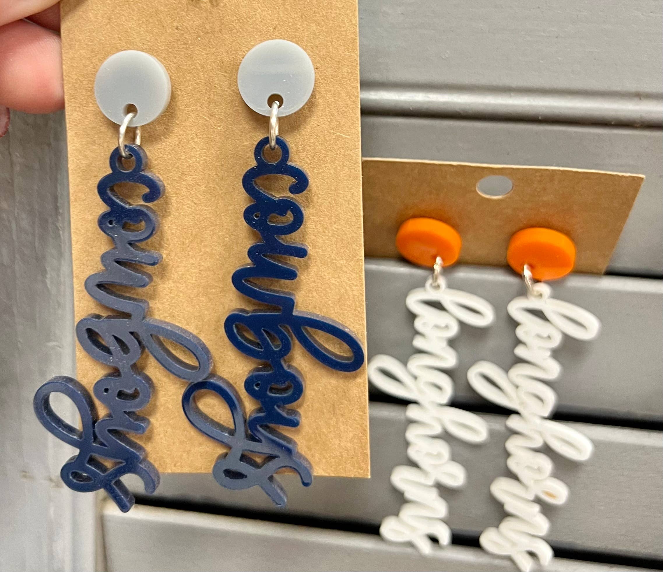 BMR Designs - Vente Boucles d'oreilles pendantes - Boucles d'oreilles Team Word personnalisées - Esprit scolaire - Game Day3