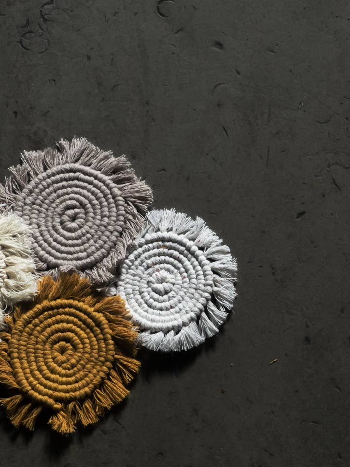 Macrame coastere, Dekoration Fome, Tble indretning for engroshandel hos Gypsy Moon Arts