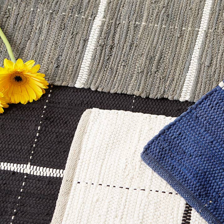 Welcome Home Unbeatable Deals - Wholesale Area Rug - Cream & Black Farmhouse Check Rug 2x37