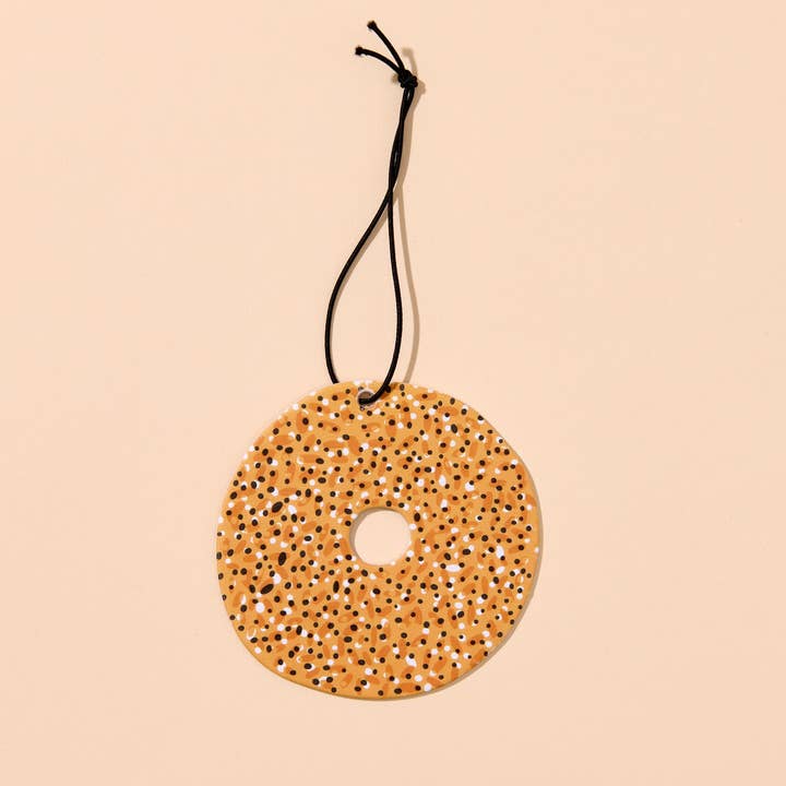 Ambientador em Forma de Bagel - Aroma de Chá Verde - Gourmet, Pequeno-almoço, NYC - Enchimento de Meias, Feriado, Guia de Presentes por atacado de And Here We Are