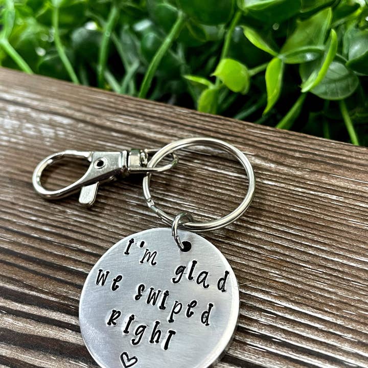 Handmade by Marlayna - Vendita all'ingrosso Portachiavi - Unisex - I'm Glad We Swiped - Portachiavi stampato a mano destra, regalo per fidanzato, San Valentino