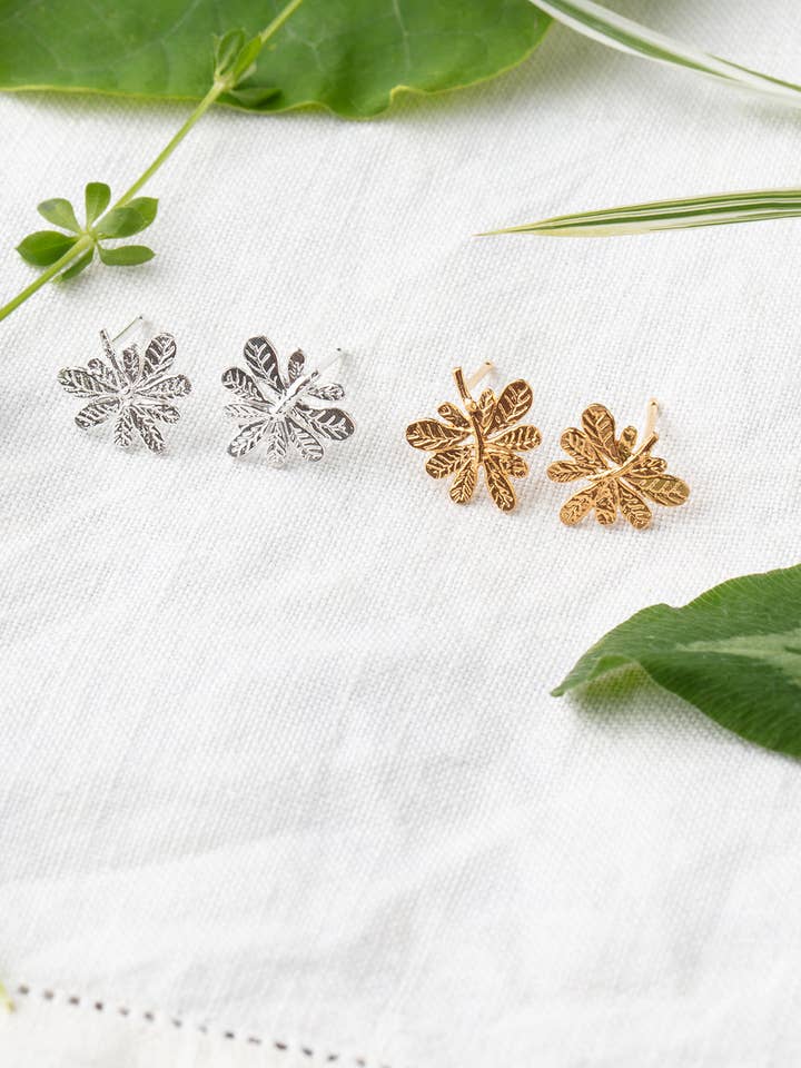 Aralia bladstiftøreringe for engroshandel hos Amanda Coleman Jewelry