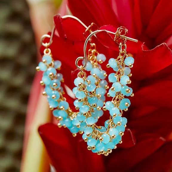 Boucles d'oreilles créoles à franges printanières-Bijoux en pierres précieuses-Fabriqué à Hawaï pour la vente par Catherine Weitzman