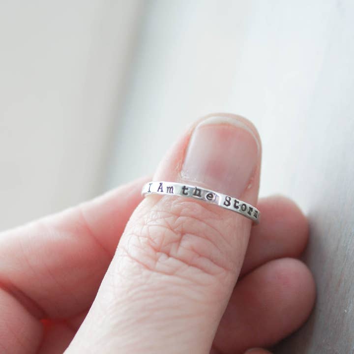 Sterling zilveren ringen voor dames | I Am the Storm | Inspirerende sieraden voor wholesale door Simpli Stamped