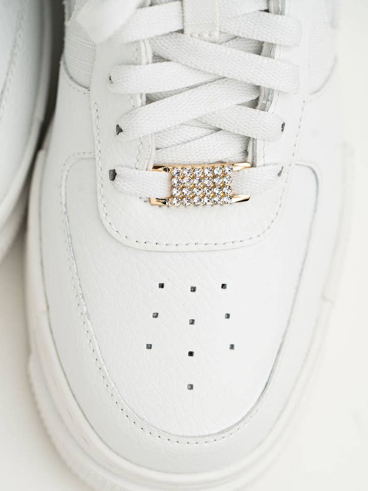 Baskets Dubrae ICED OUT avec pierres précieuses pour la vente par Cheeky Chain