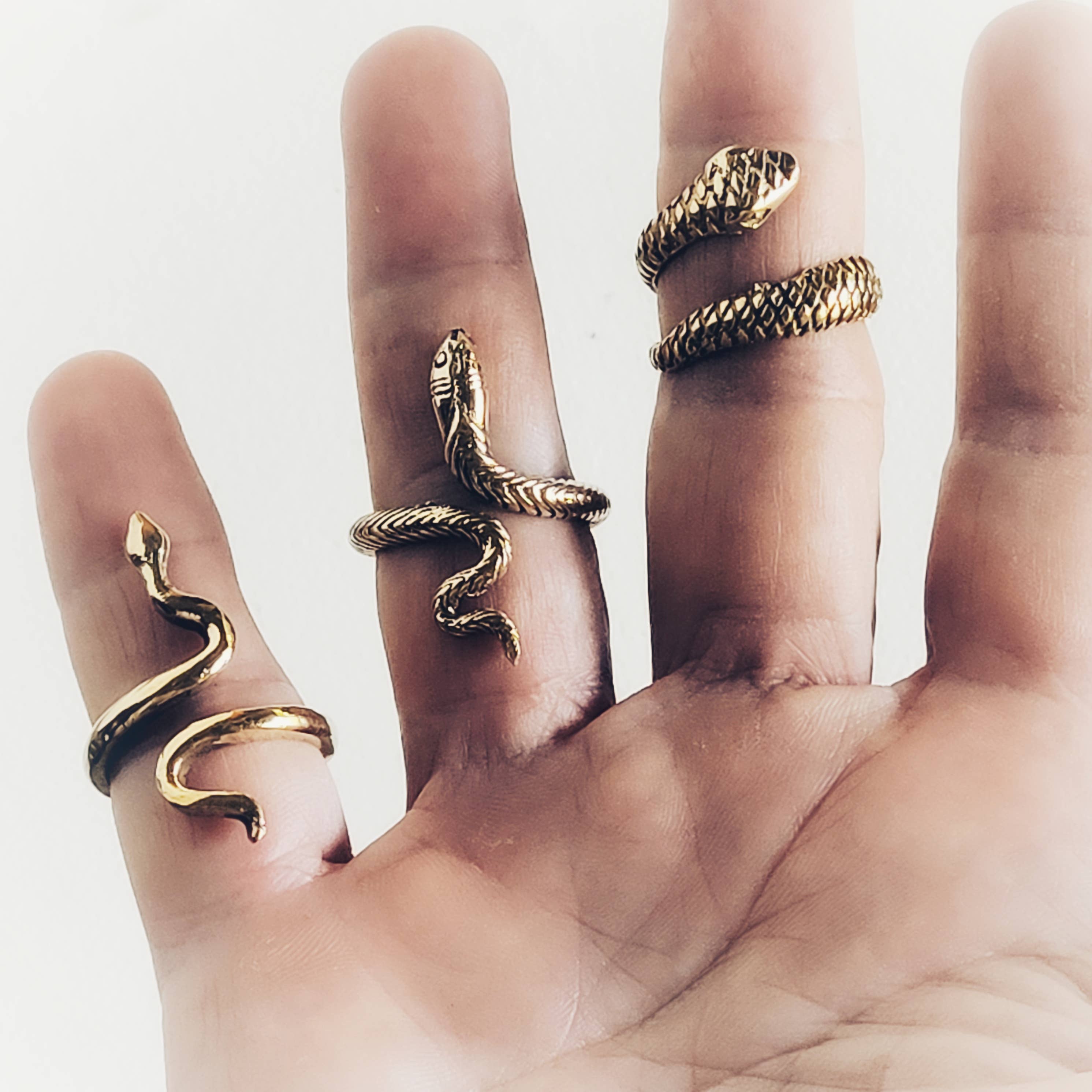 Bisjoux – Großhandel Cocktail-/Statement-Ring – Ring aus Messing mit Schlangenschlange, verstellbar, 3 Stile, handgefertigt4