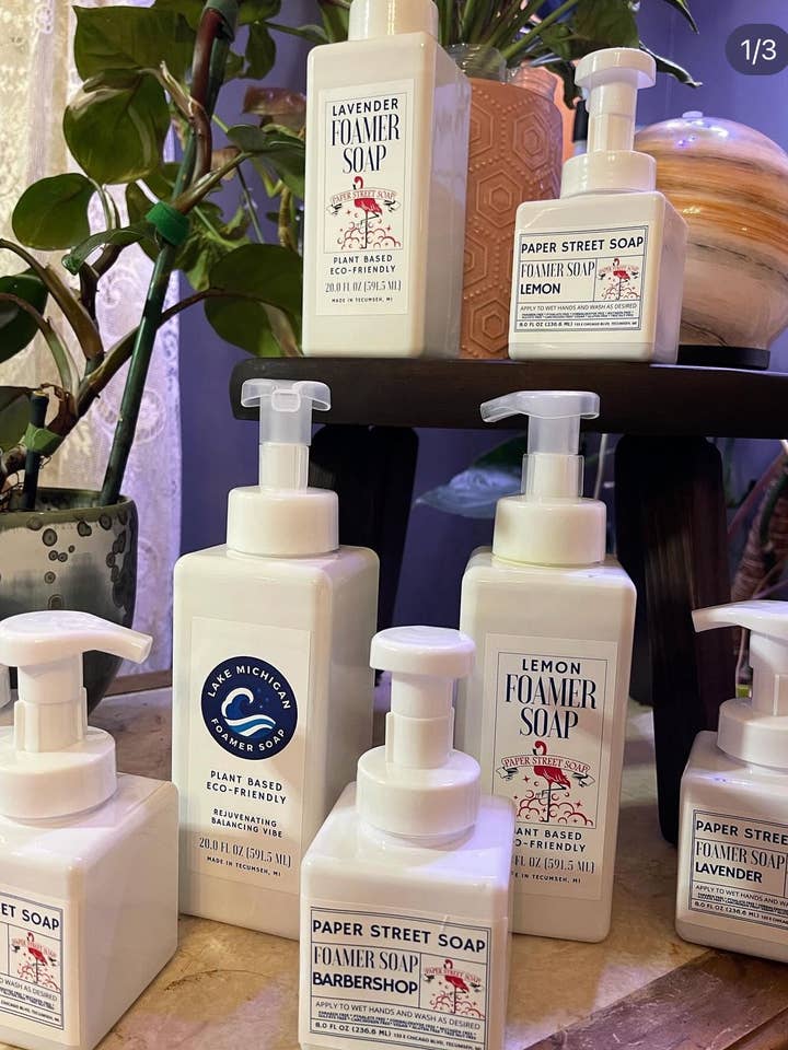 Savon moussant Paper Street étiqueté 20 oz pour la vente par Paper Street Soap