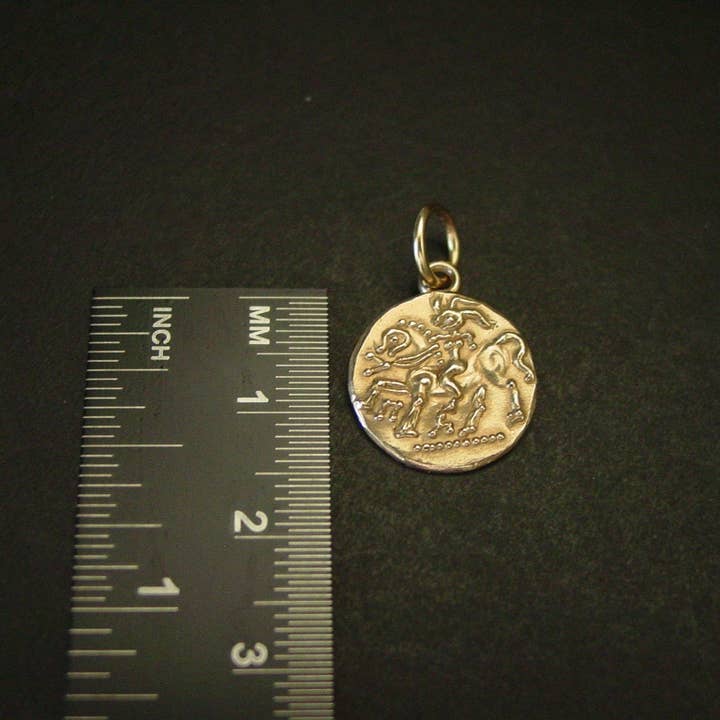 Vis a Vis Jewelry - Venta al por mayor Collares con colgantes/abalorios - Collar de moneda celta Rhiannon - Diosa gala Epona3