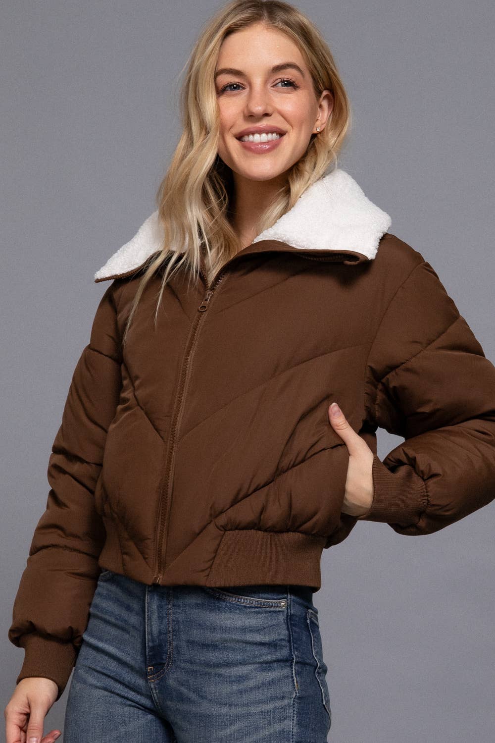 Active Basic | Active USA – Engroshandel Puffer jacket - Dame – Langærmet pufferjakke med sherpa-krave11