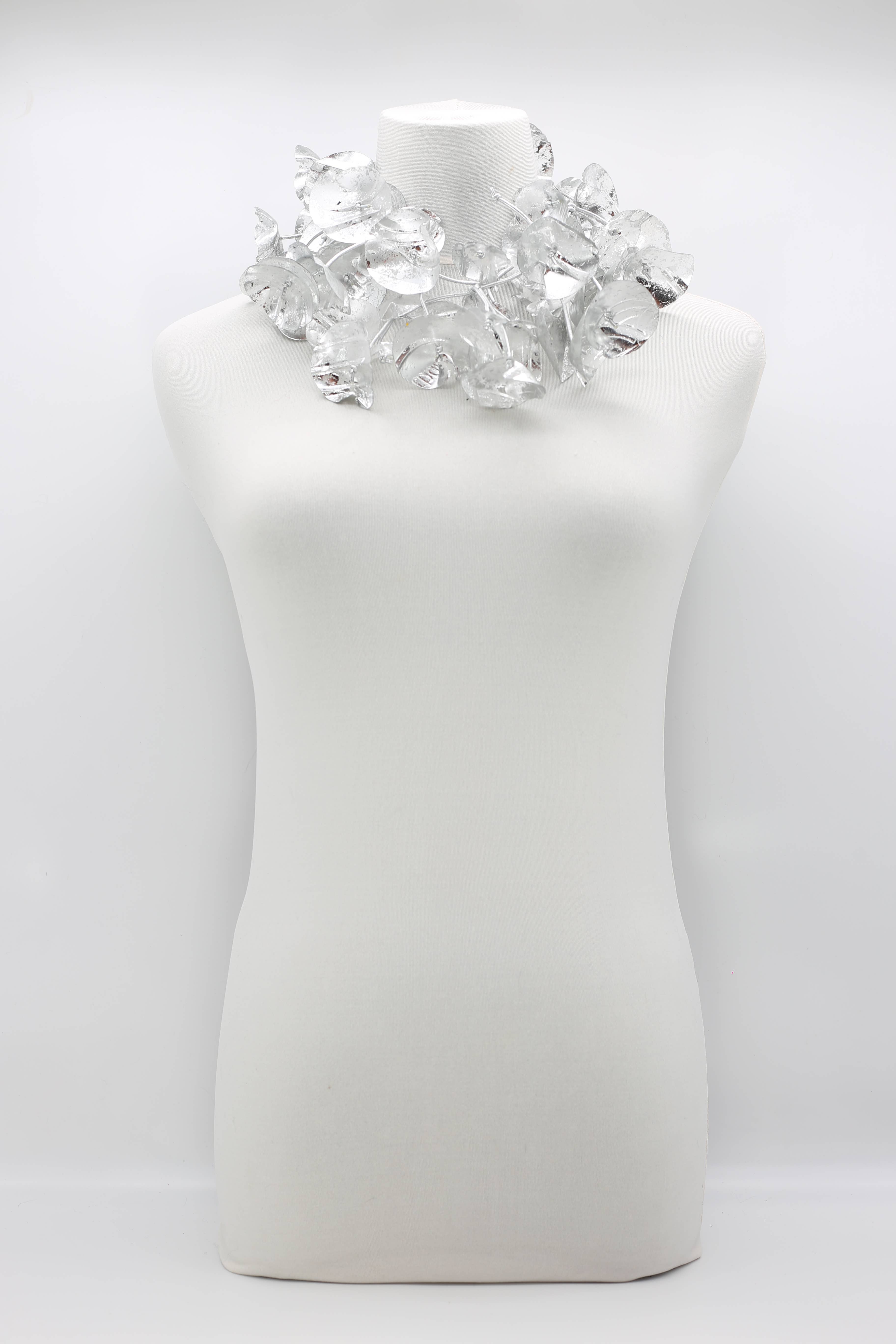 Jianhui London - Vendita all'ingrosso Collane a bavaglio - Collana grande doppia ninfea - Dorata a mano1