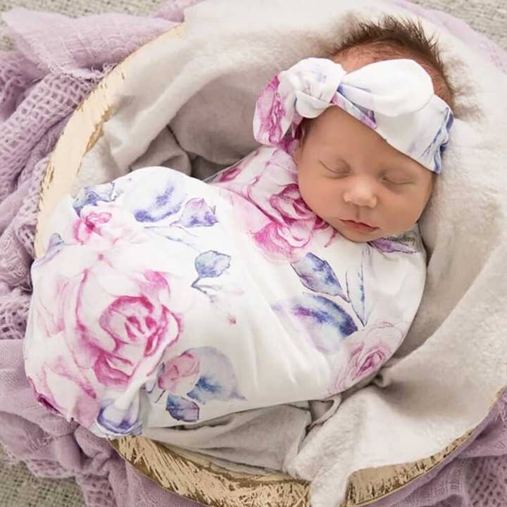 Ensemble cache-cœur et topknot en jersey Lilac Skies pour bébé pour la vente par Snuggle Hunny