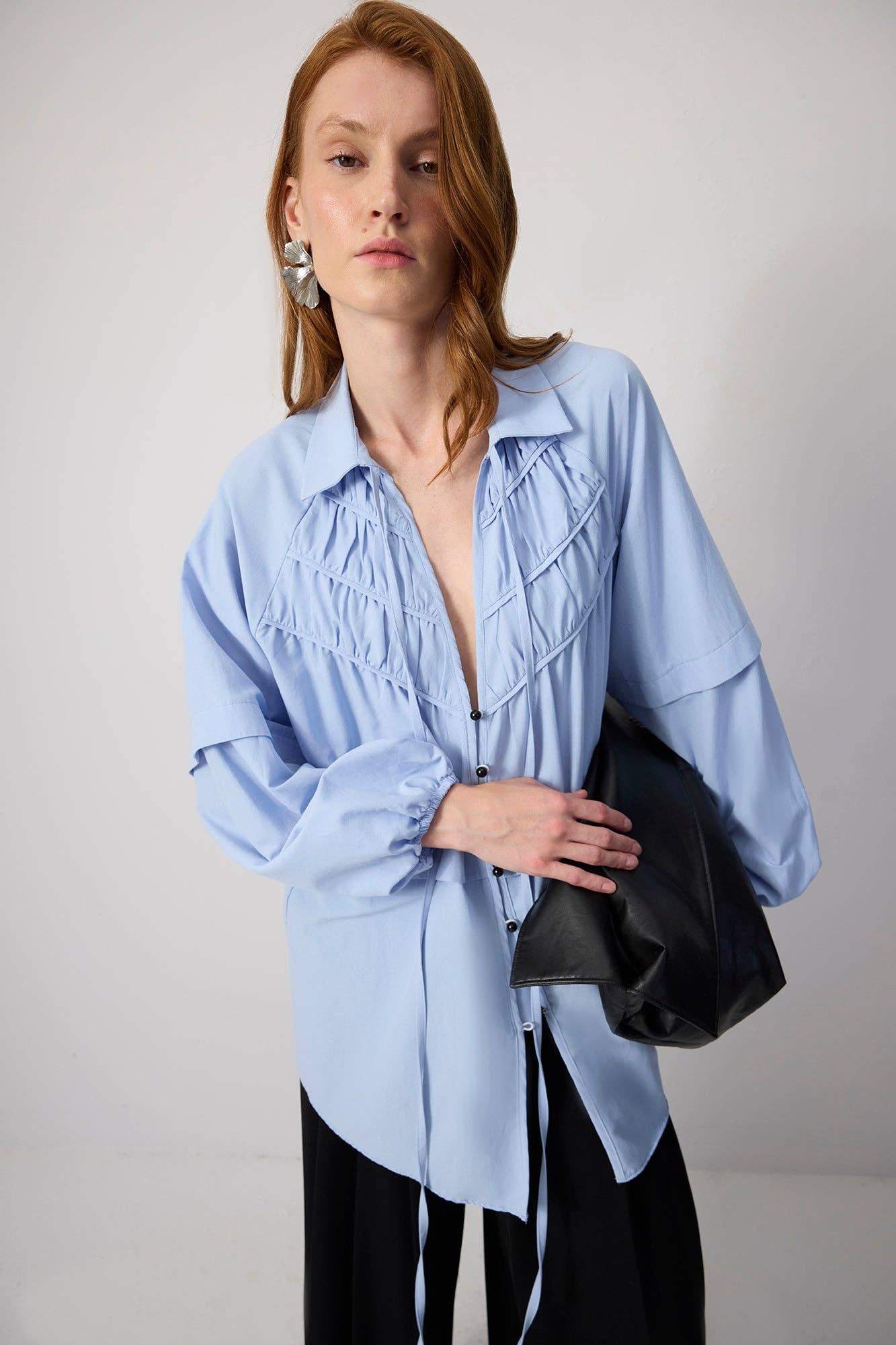 Helles Zyan Popeline-Hemd – Entspannte Passform mit auffälligen Nähten für den Großhandel auf Faire3