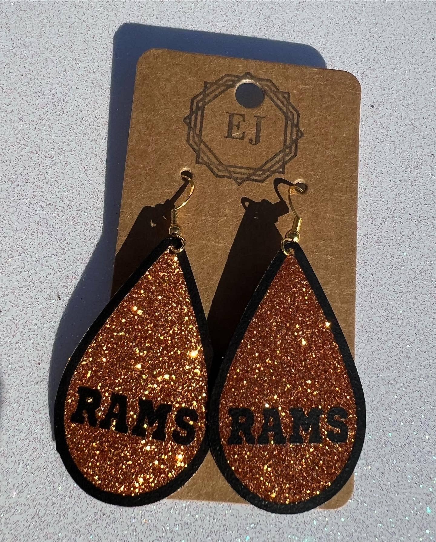 Elizabeth James Artisan Jewelry – Engroshandel Hængeøreringe og creoløreringe – Fangst Spil, Ikke Følelser1