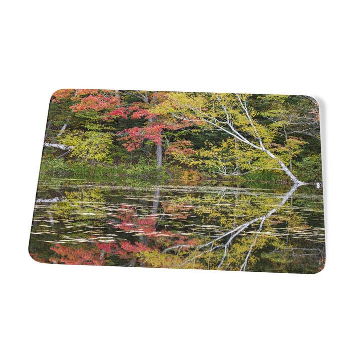 Tábua de cortar reflexões de folhagem de outono por Chris Whiton por atacado de American Brand Studio