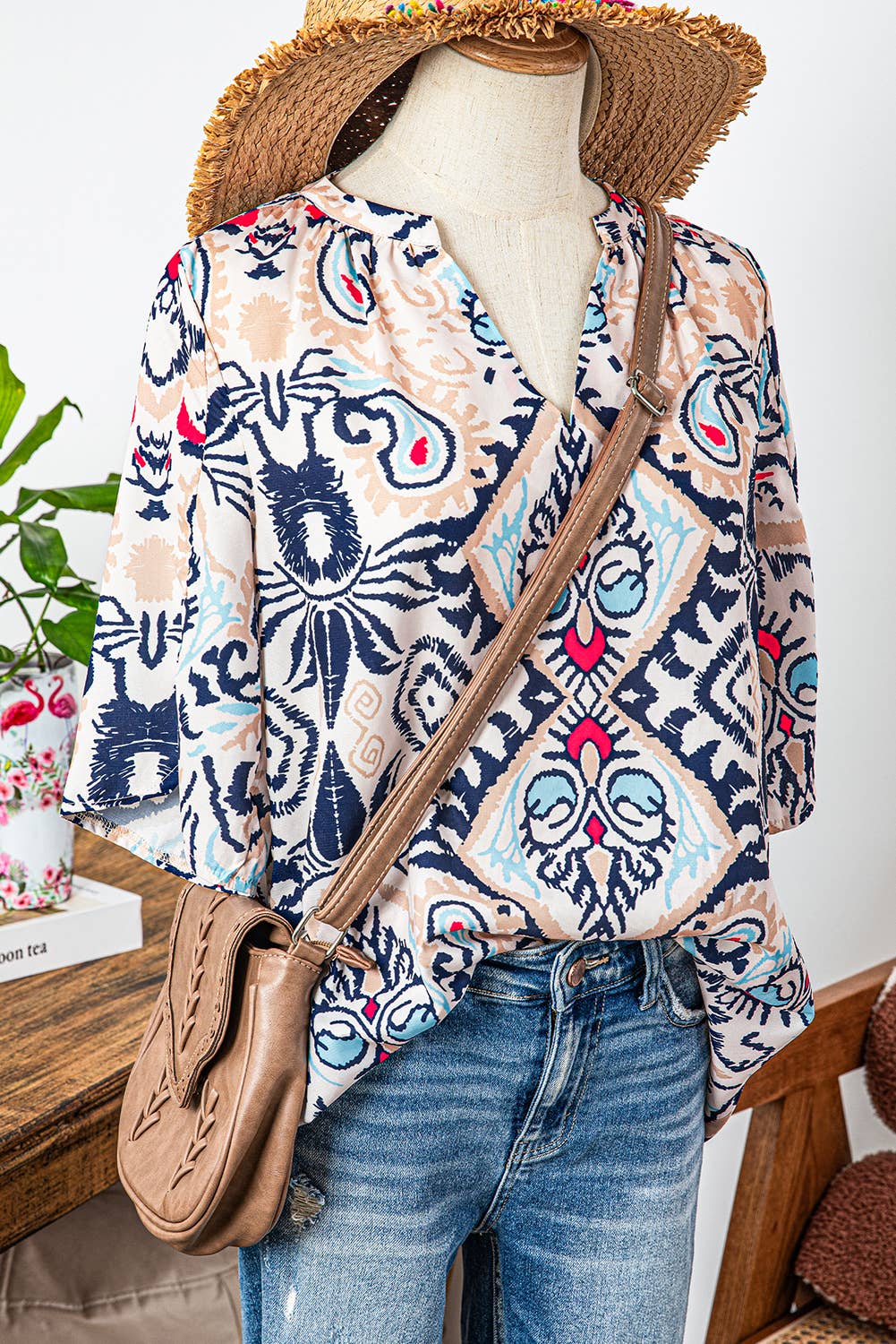 COMME INDIQUÉ Blouse à manches demi-fendues à encoche abstraite de style bohème de la marque Fashion-W en vente sur Faire1