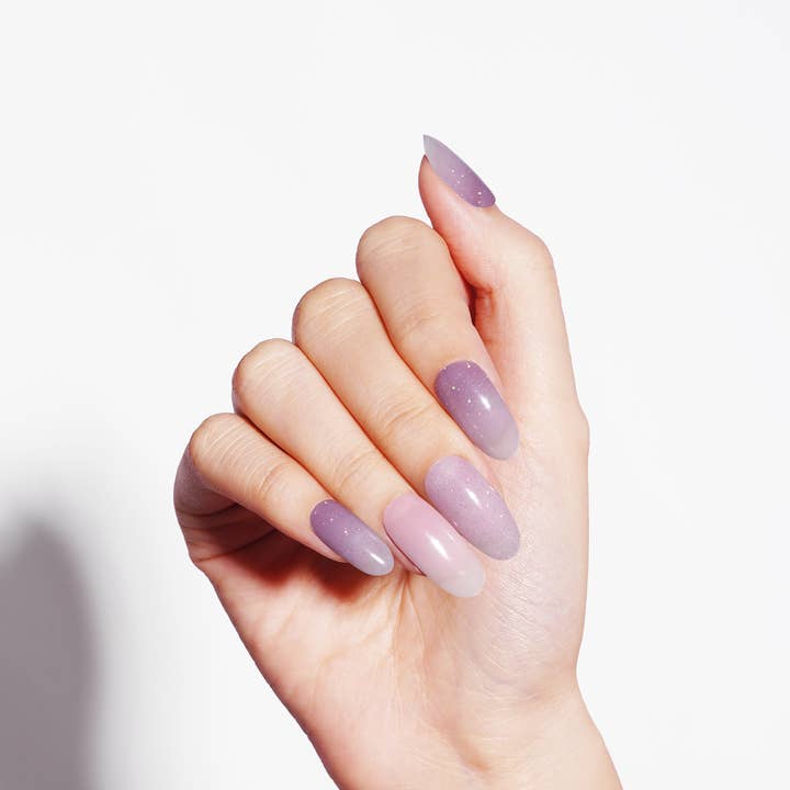 Paarse Ombre met Zilveren Glitter Semi-Genezen Gel Nagelstrips | Celestial Veil - 2695 voor wholesale door Danni & Toni