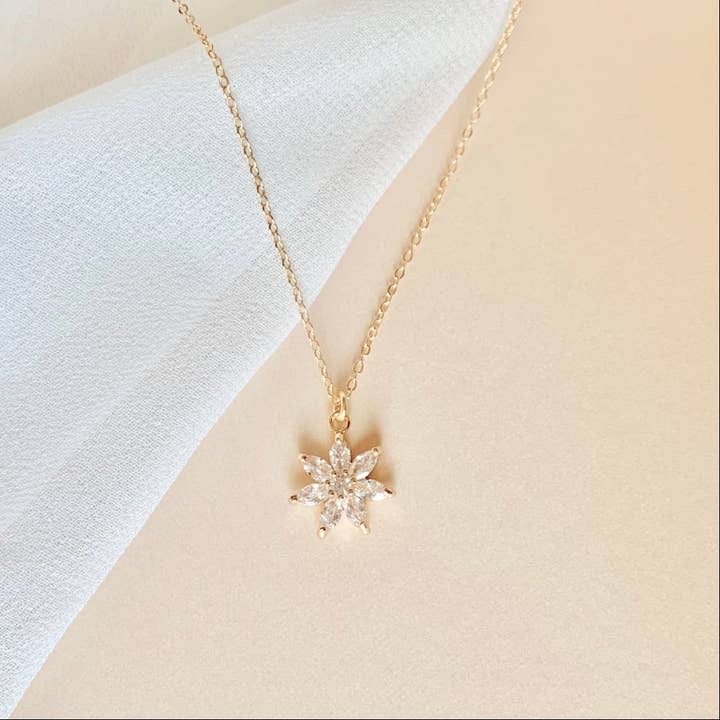SALT by Sarah Curtis - Wholesale Pendant/Charm Necklace - CRYSTAL FLOWER NECKLACE | gold | diamond flower necklace 1