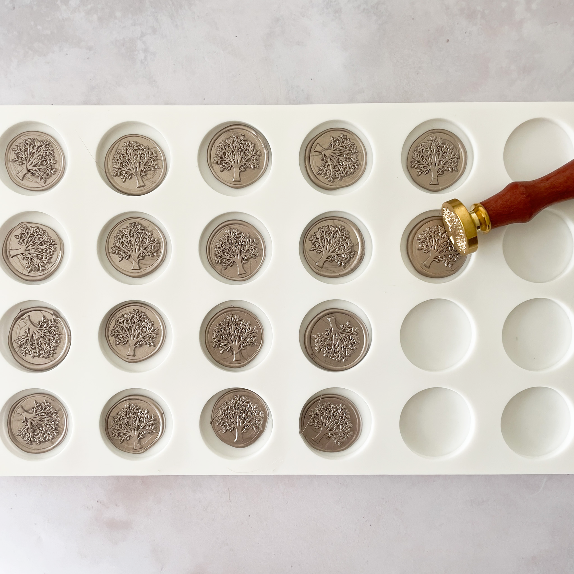 The Natural Paper Company - Wholesale Rubber/Decorative Stamp - Silicone Wax Seal mat - 24 cavity1