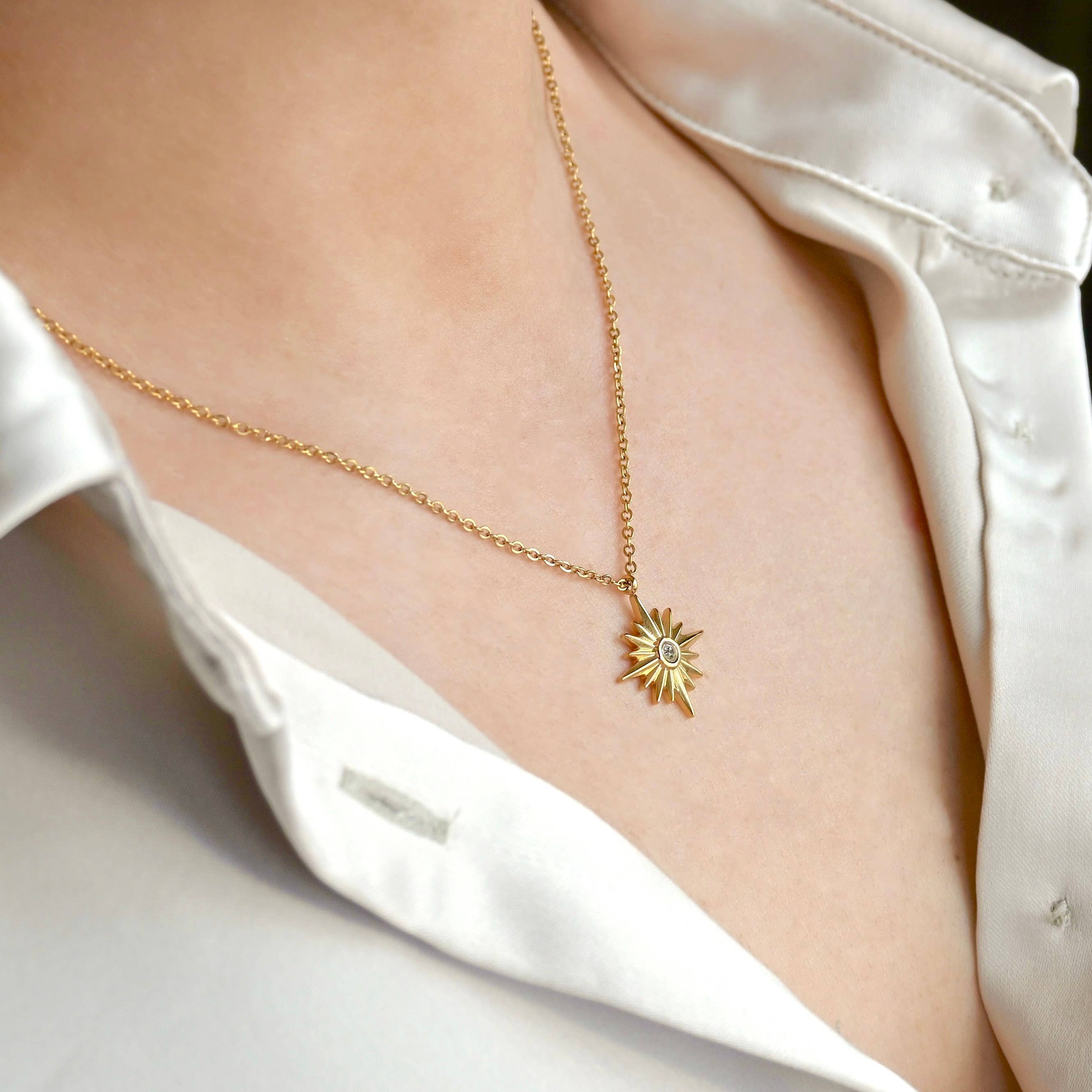 Blueyejewelry - Vente Colliers à pendentif - Collier pendentif étoile polaire en or 18 carats - Étanche3