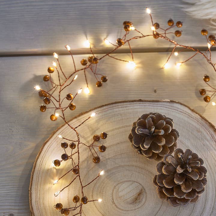 Brown Woodland Berry for wholesale on Faire2