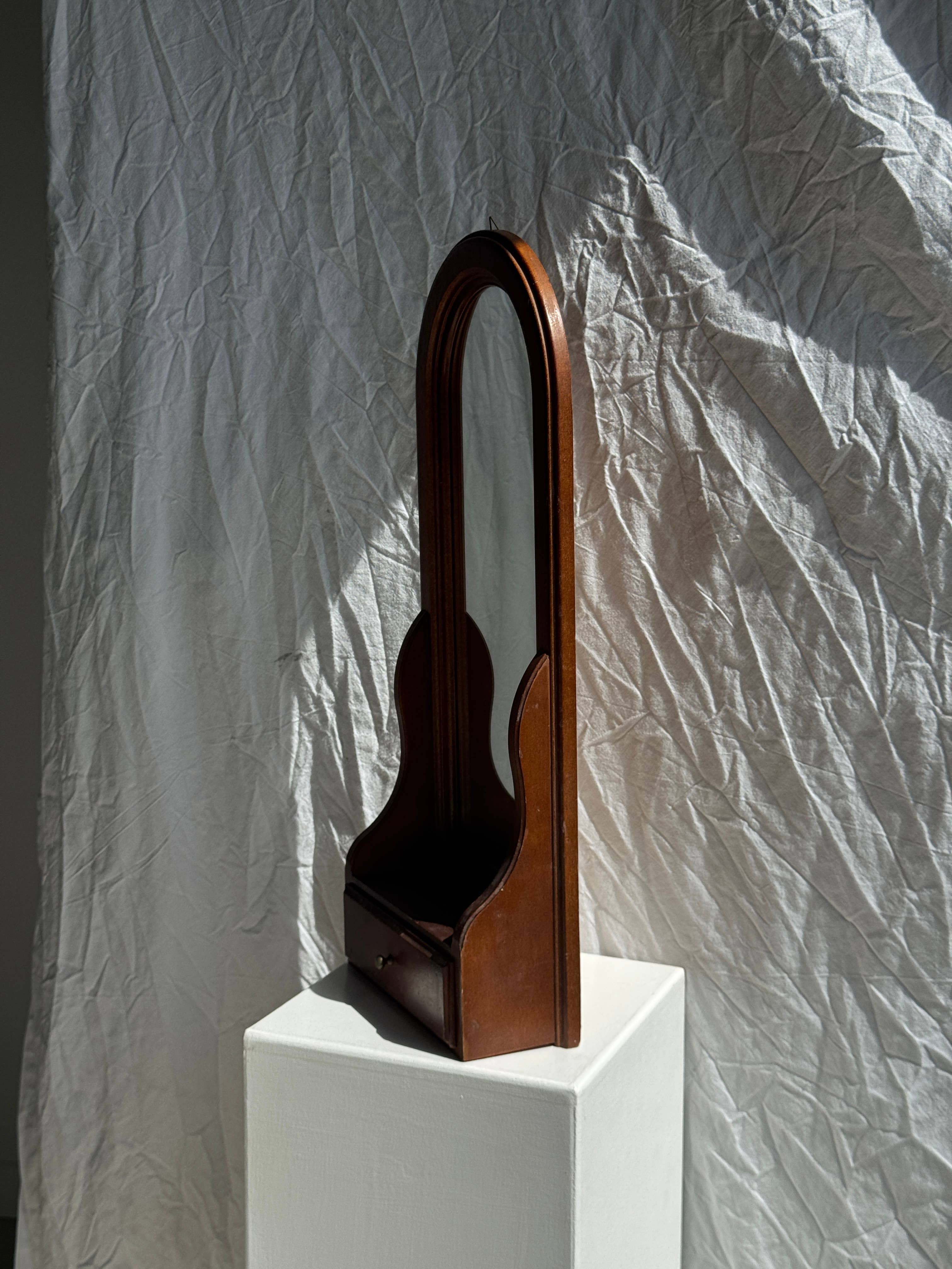 Office Objets - Wholesale Wall Mirror - Rounded mirror with a brown wooden drawer H674