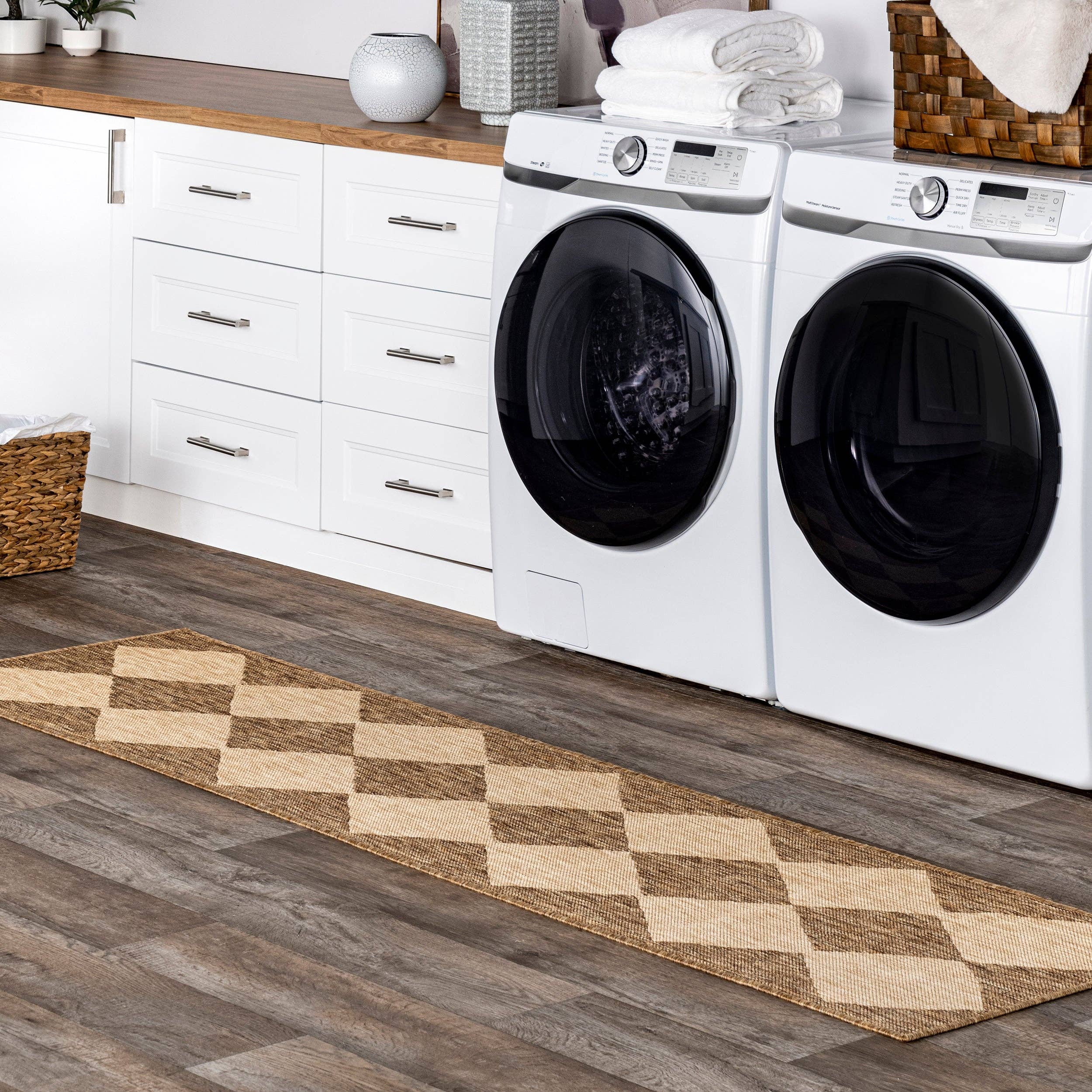 Beige Sabina Diamond Trellis Indoor/Outdoor Area Rug for wholesale on Faire8