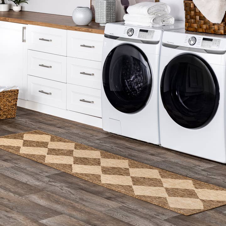 Beige Sabina Diamond Trellis Indoor/Outdoor Area Rug for wholesale on Faire8