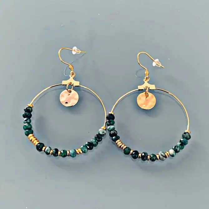 Brincos boémios e pérolas de Jade verdes por atacado de Clovers