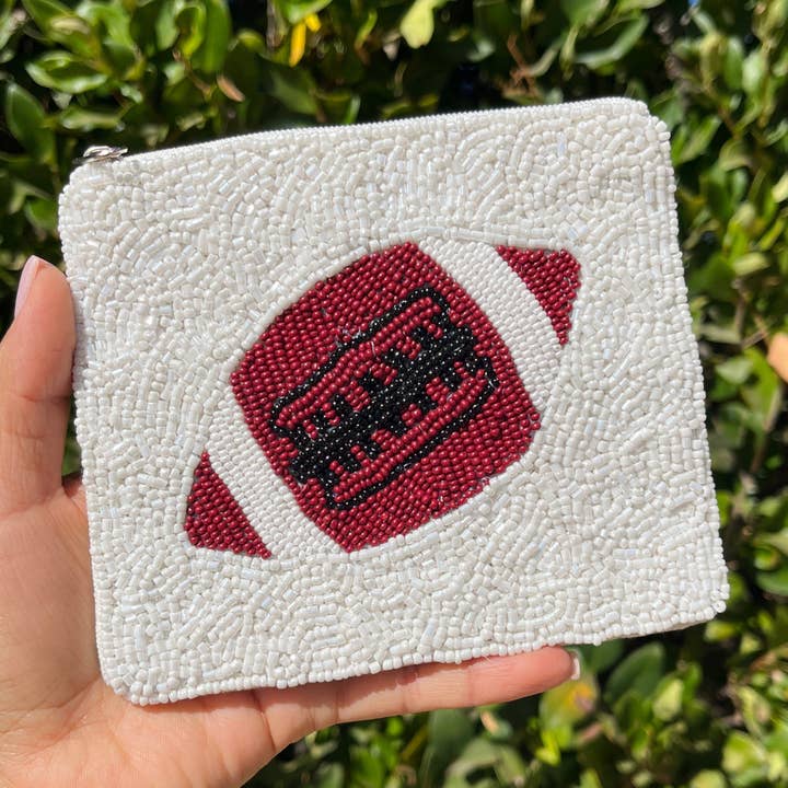 Porte-monnaie perlé de football pour la vente par Twine and Love