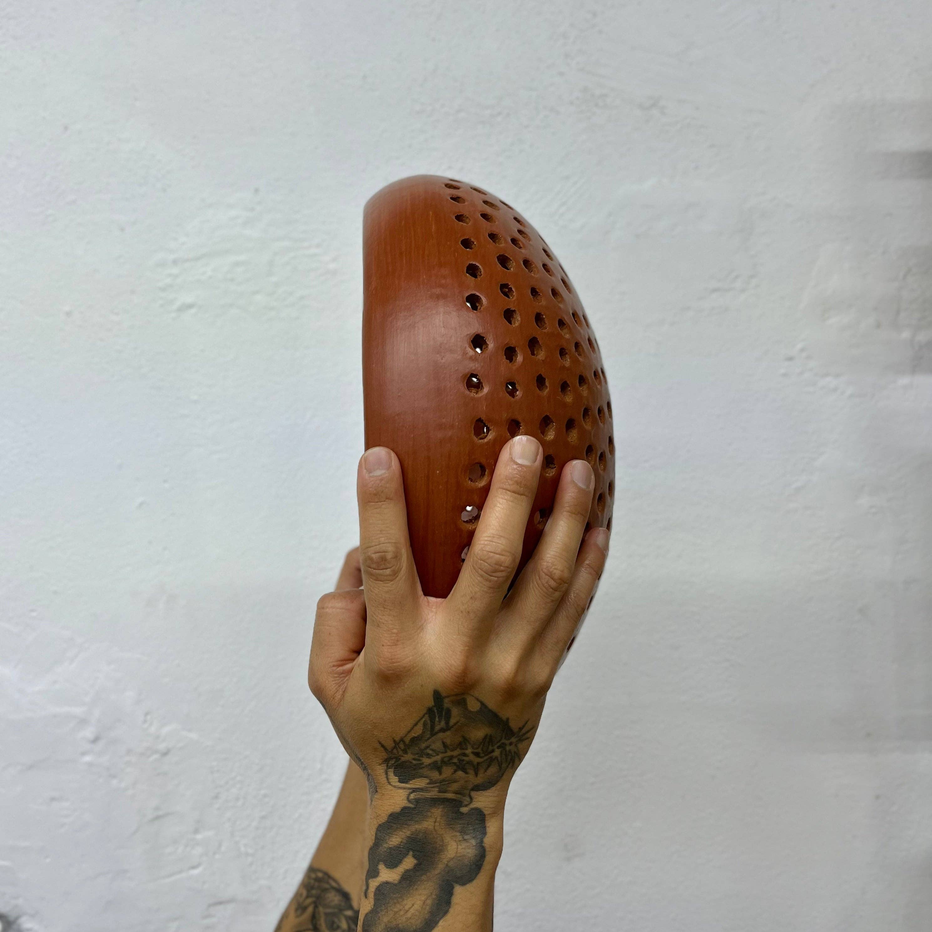 Yalala - Venta al por mayor Coladores - Mujeres Del Barro Rojo - Colador redondo Pichancha - Barro Ro4