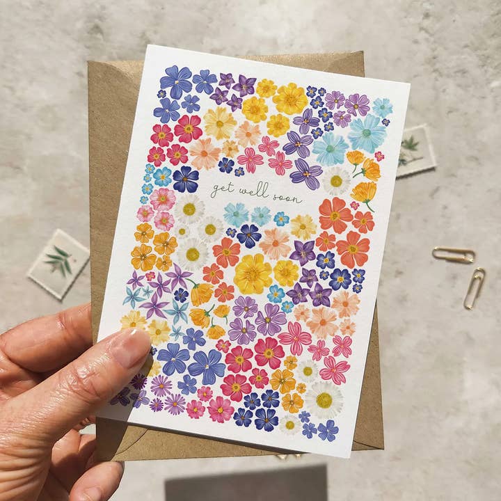Carte de prompt rétablissement pliée à motif floral et enveloppe pour la vente par Paper Willow